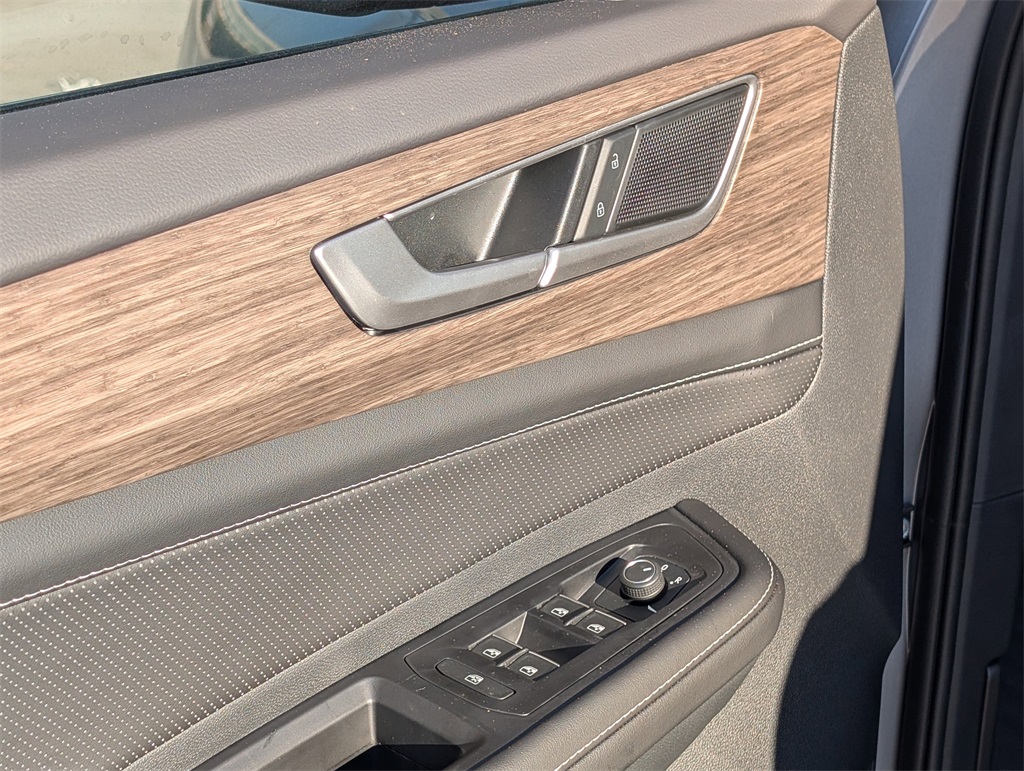 2025 Volkswagen Atlas 2.0T SEL - 10