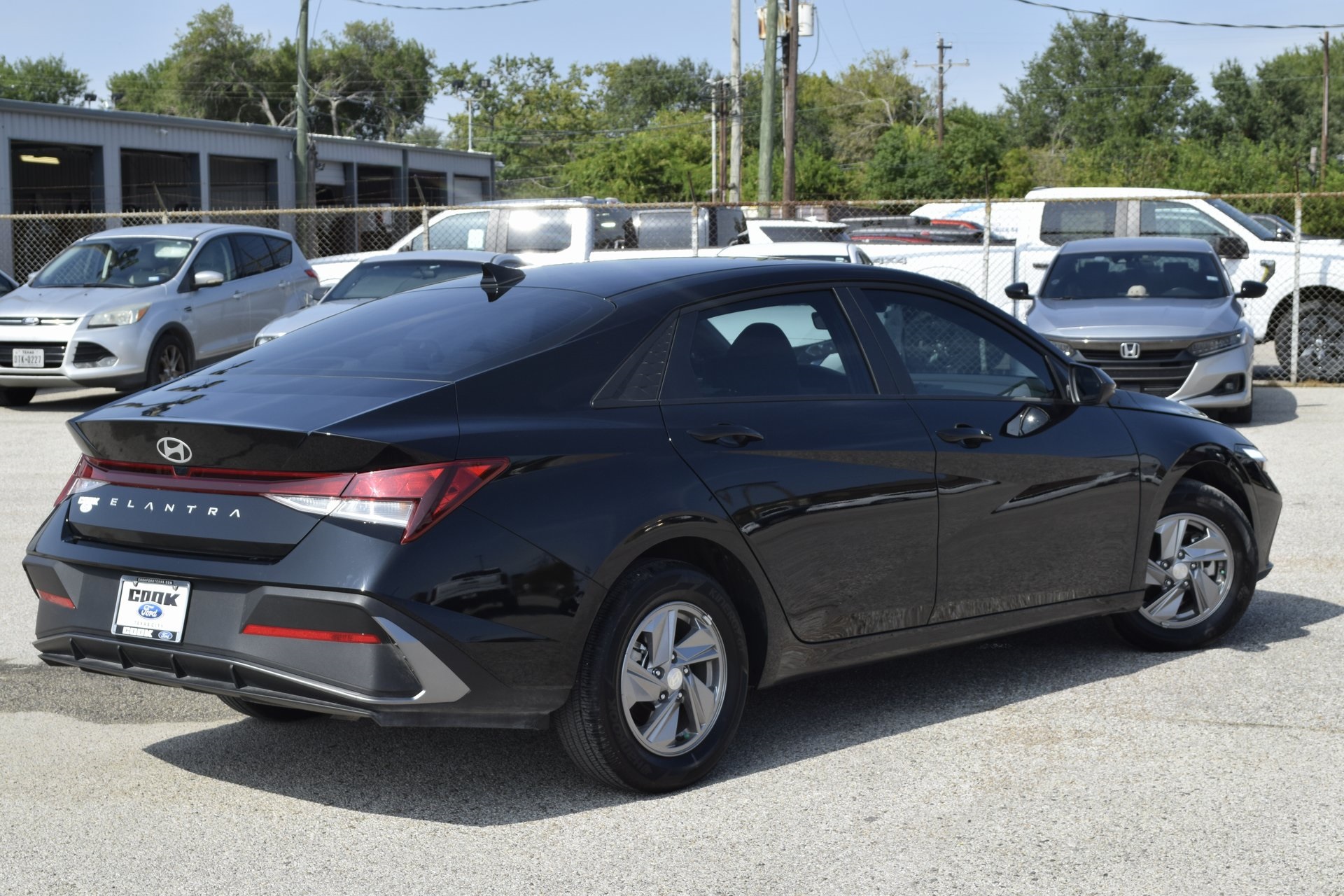 2025 Hyundai Elantra SE - 9