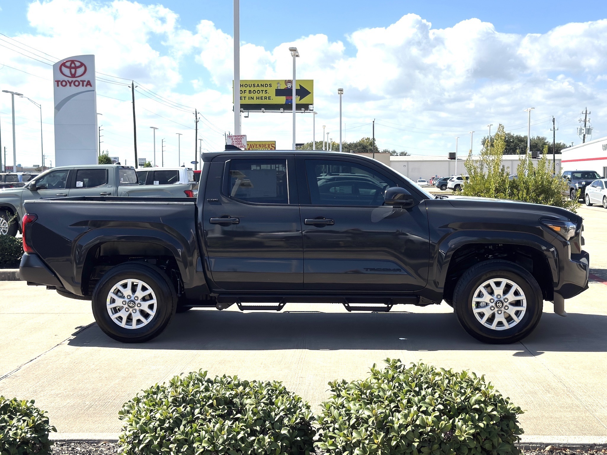 2025 Toyota Tacoma SR5 - 8