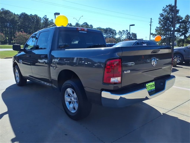 2022 Ram 1500 Classic SLT photo 4