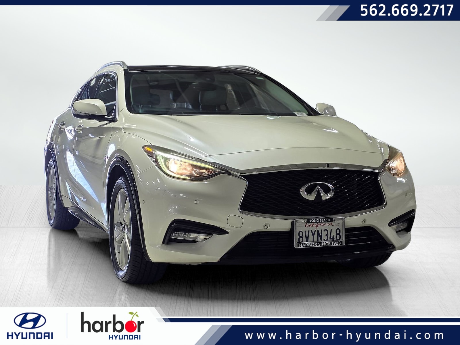 2017 INFINITI QX30 Premium FWD