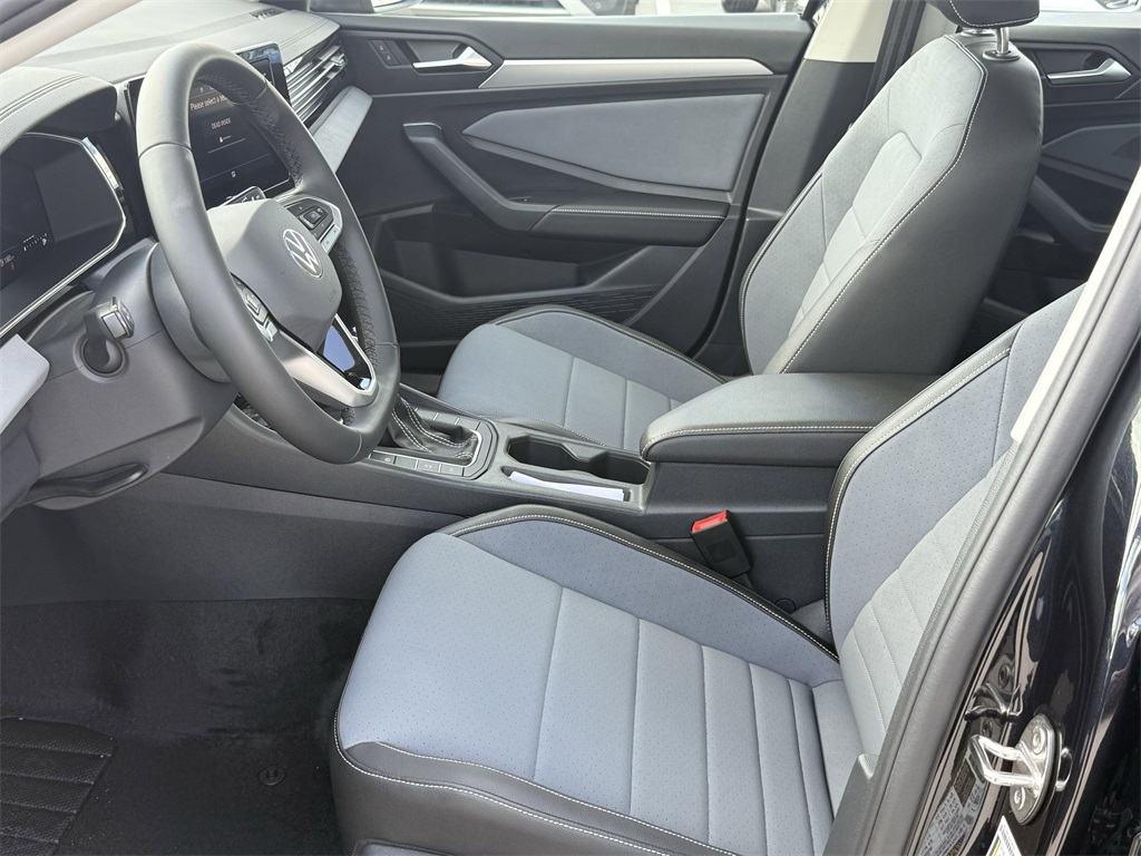 2025 Volkswagen Jetta 1.5T SE - 11