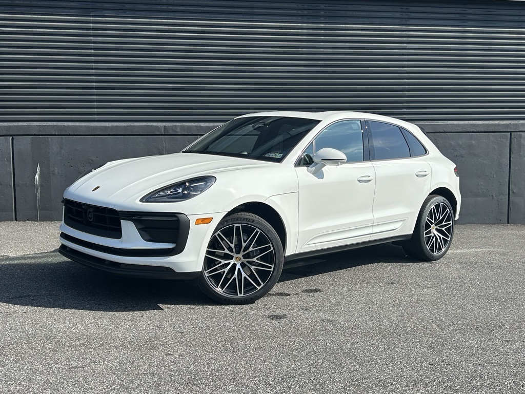 /2025 Porsche Macan