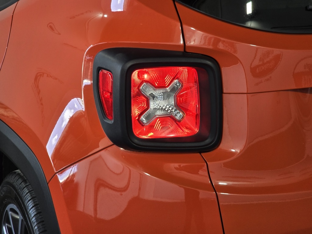 Thumbnail: 2017 Jeep Renegade - 10