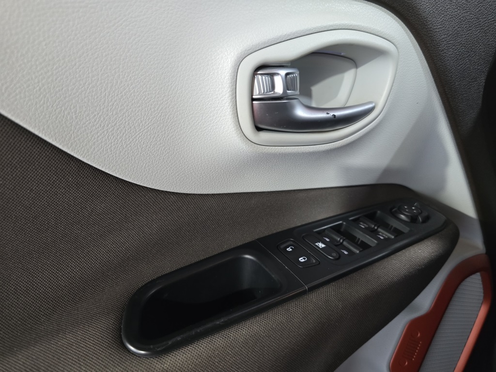 Thumbnail: 2017 Jeep Renegade - 13