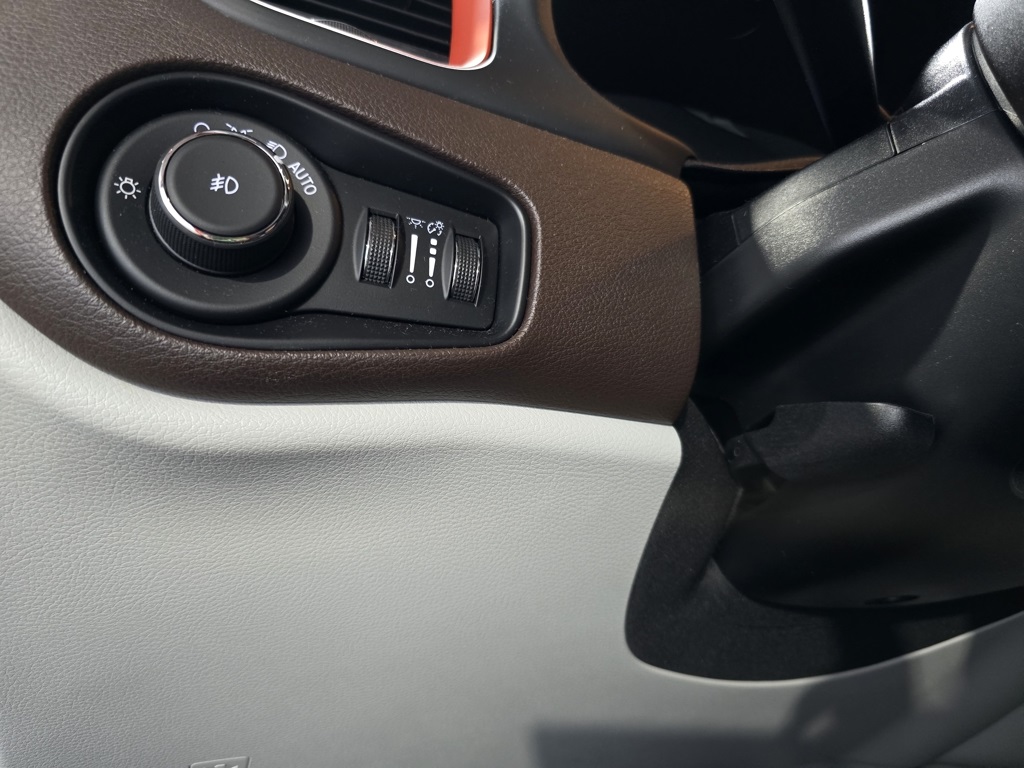 Thumbnail: 2017 Jeep Renegade - 14