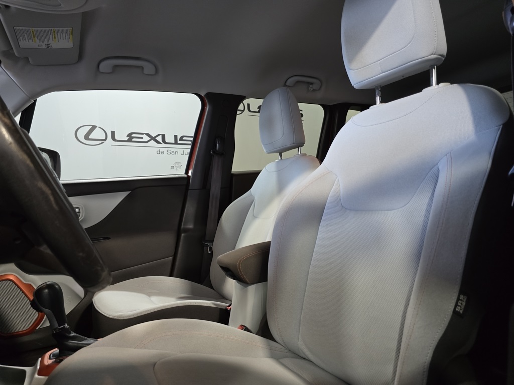 Thumbnail: 2017 Jeep Renegade - 15
