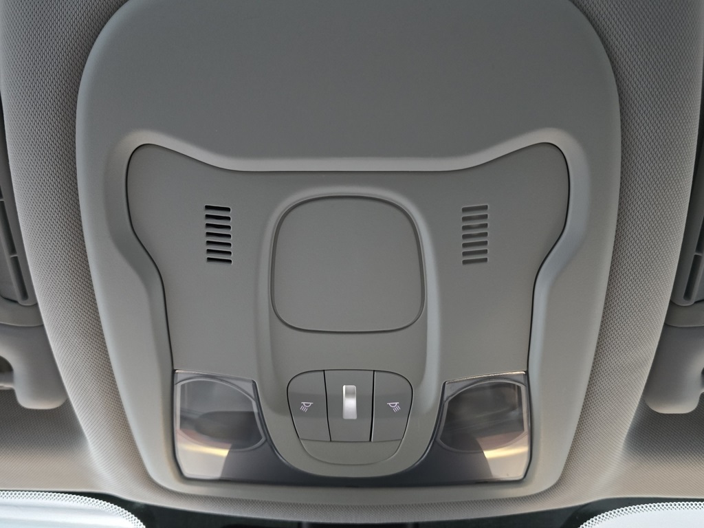 Thumbnail: 2017 Jeep Renegade - 19