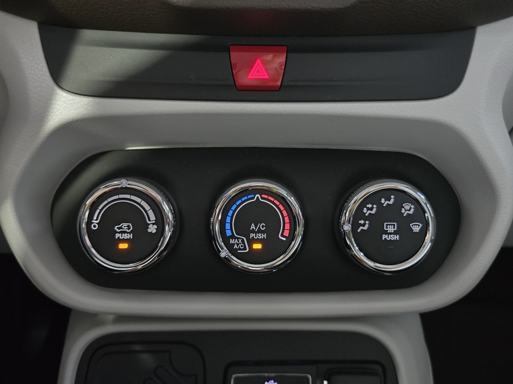 Thumbnail: 2017 Jeep Renegade - 22