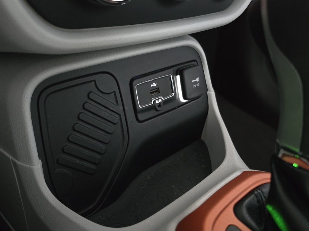 Thumbnail: 2017 Jeep Renegade - 23