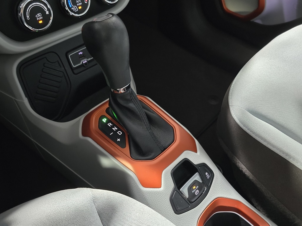 Thumbnail: 2017 Jeep Renegade - 24