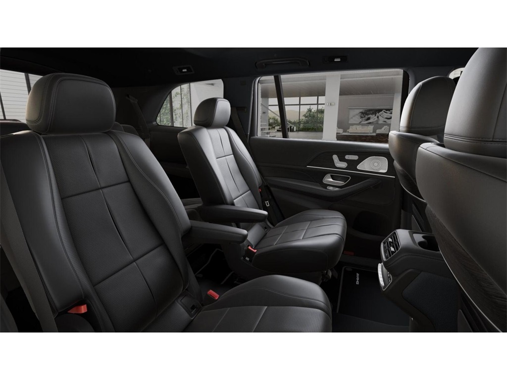 2025 Mercedes Benz GLS 450 4MATIC photo 5