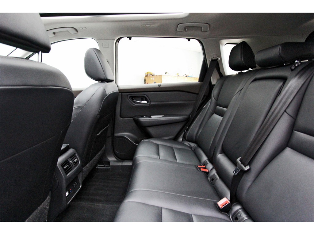 2023 Nissan Rogue SL - 9