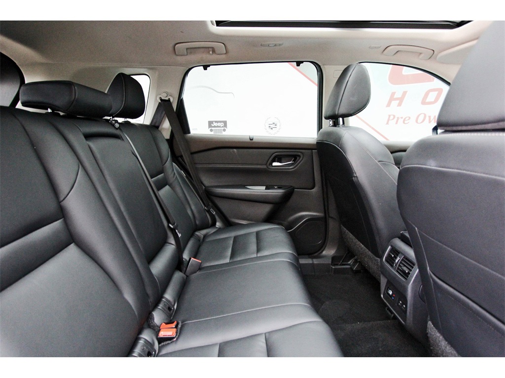 2023 Nissan Rogue SL - 8