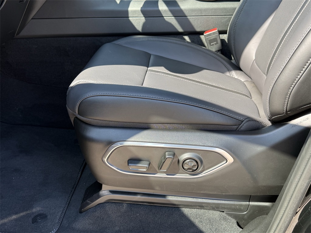 2025 Jeep Wagoneer L Series II Black at River Oaks CDJR