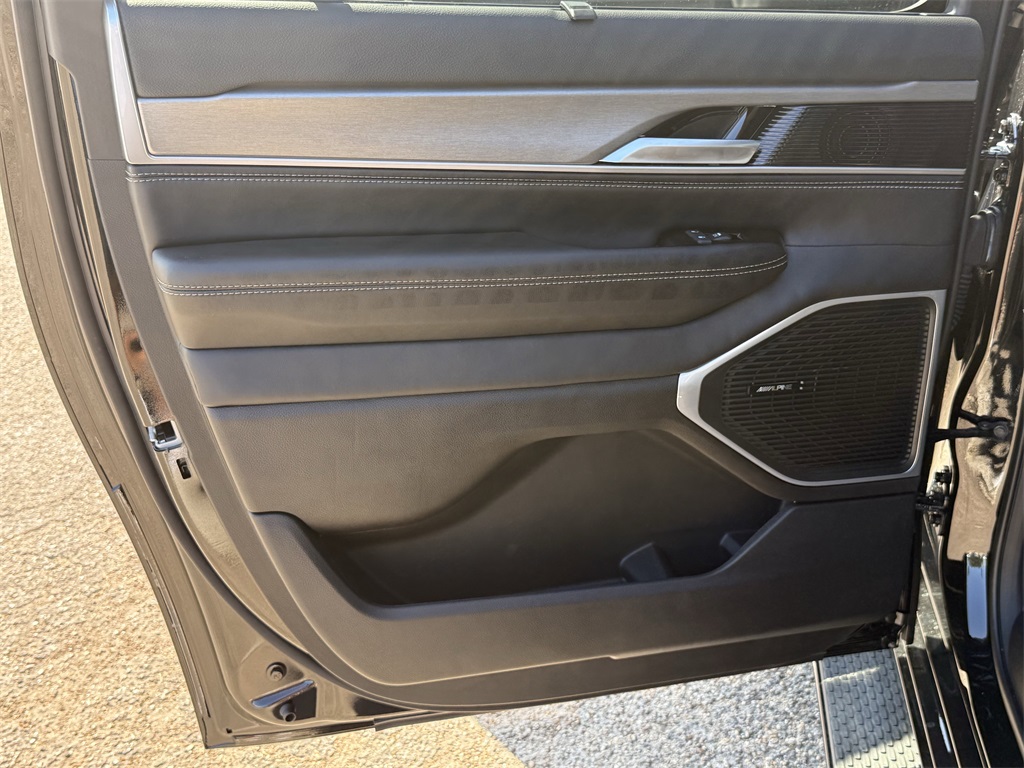 2025 Jeep Wagoneer L Series II Black at River Oaks CDJR