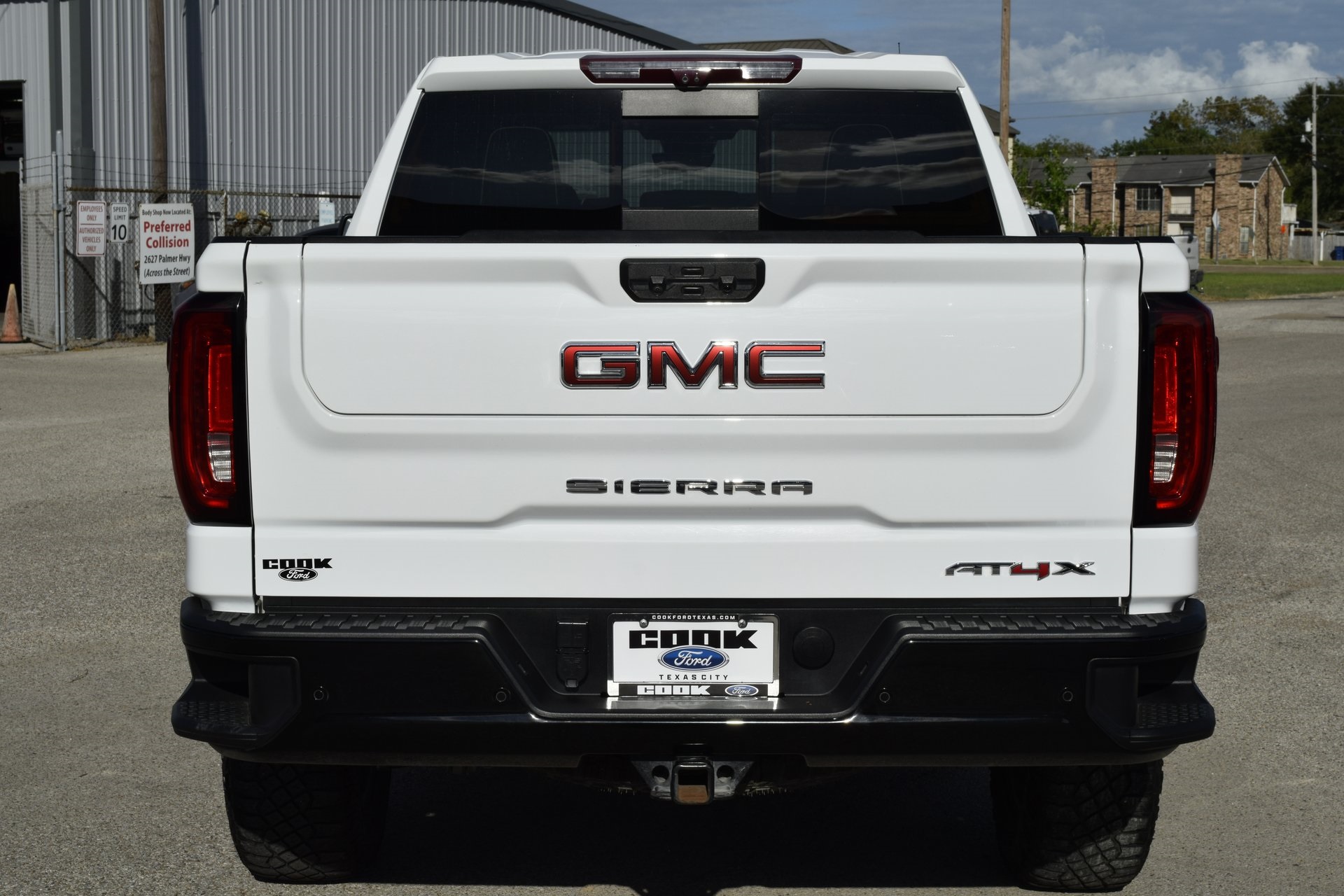 2023 GMC Sierra 1500 AT4X - 9