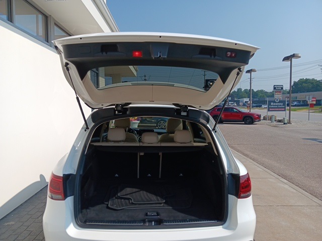 White 2020 MERCEDES-BENZ GLC for sale in South Bend, IN Photo 7