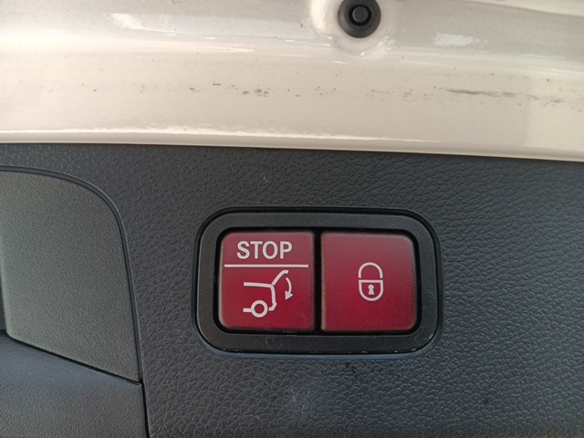 White 2020 MERCEDES-BENZ GLC for sale in South Bend, IN Photo 9