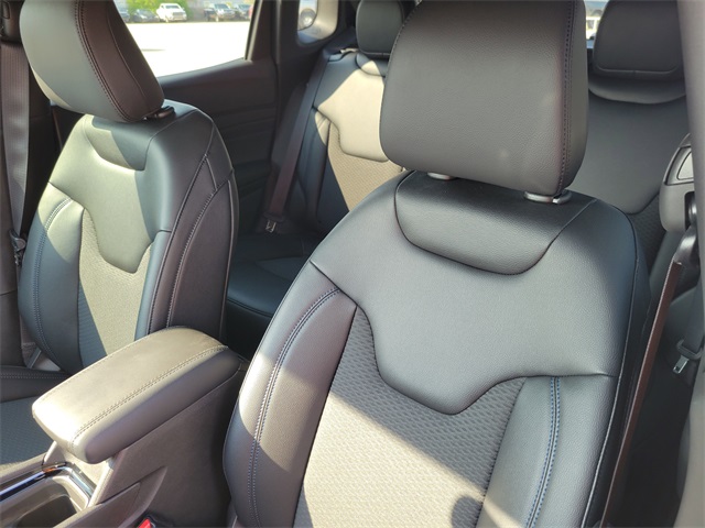 2026 Jeep Compass Latitude Black at River Oaks CDJR