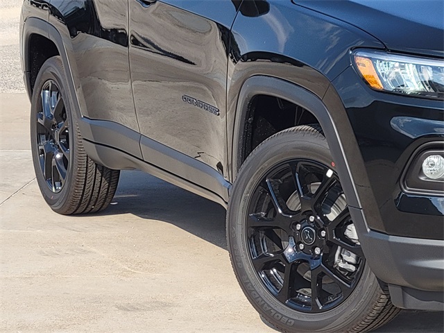 2026 Jeep Compass Latitude Black at River Oaks CDJR
