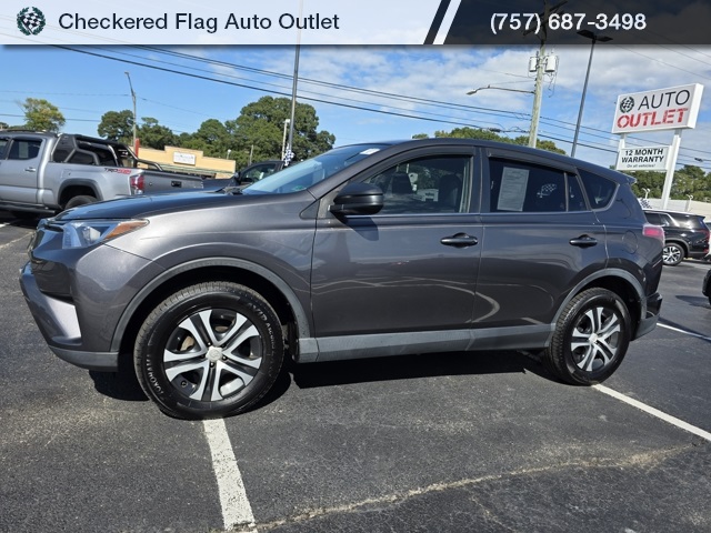 2018 Toyota RAV4 LE photo 2