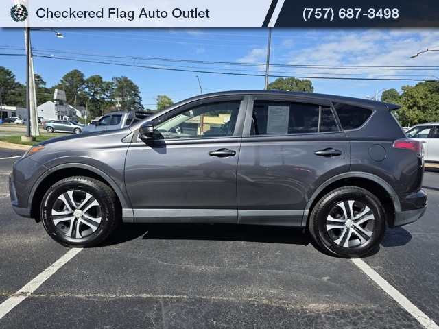 2018 Toyota RAV4 LE photo 3