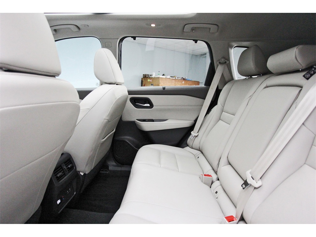 2023 Nissan Rogue SL - 9