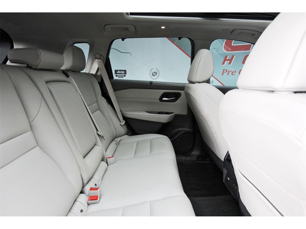 2023 Nissan Rogue SL - 8