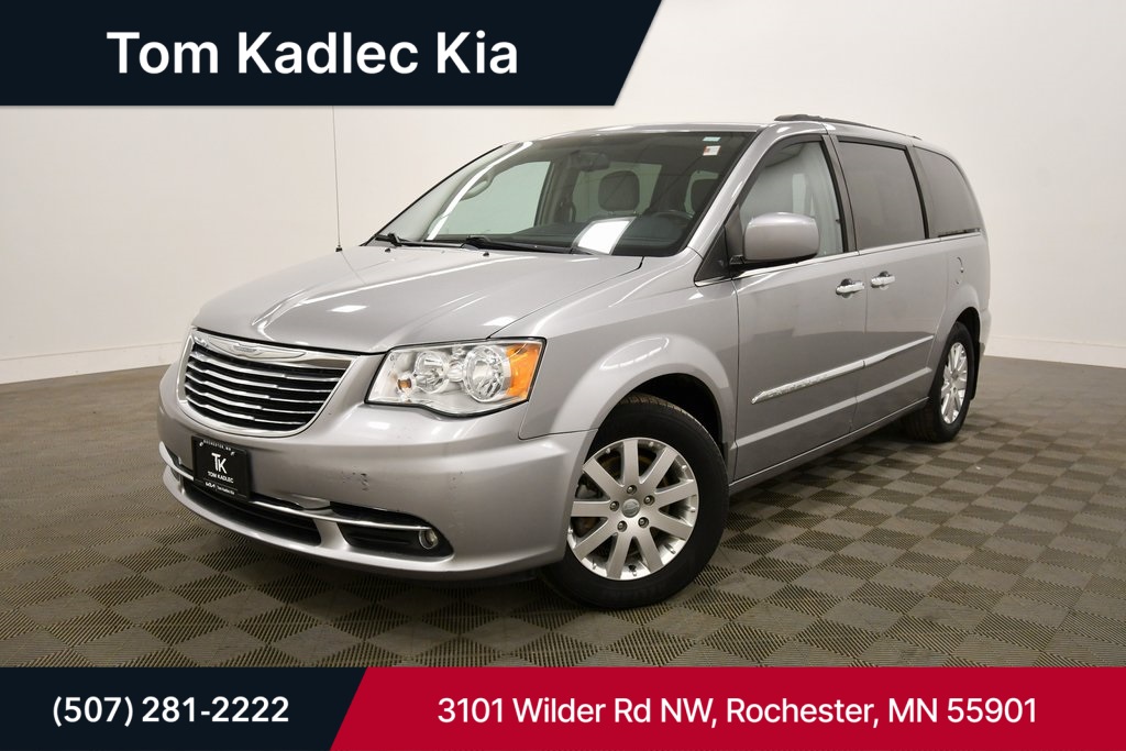 2016 Chrysler Town & Country Touring FWD