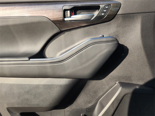 2026 Toyota Highlander Hybrid Limited  at Community Toyota