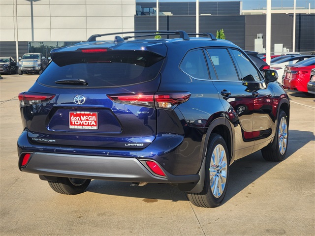 2026 Toyota Highlander Hybrid Limited  at Community Toyota