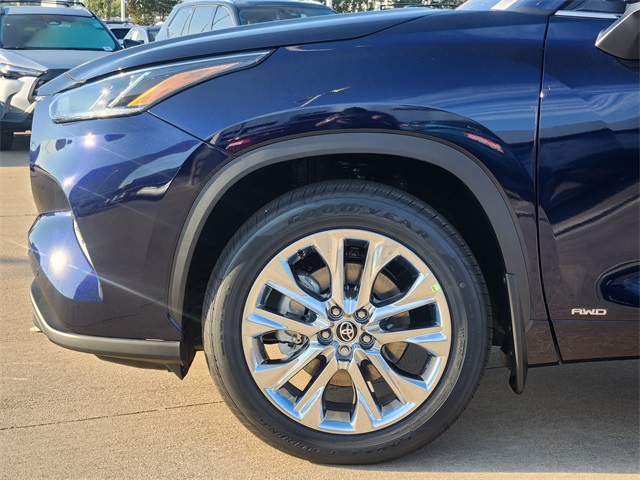 2026 Toyota Highlander Hybrid Limited  at Community Toyota