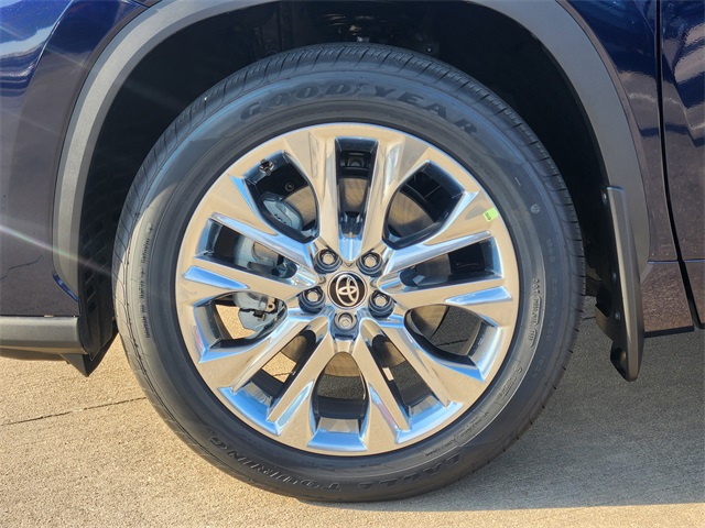 2026 Toyota Highlander Hybrid Limited  at Community Toyota