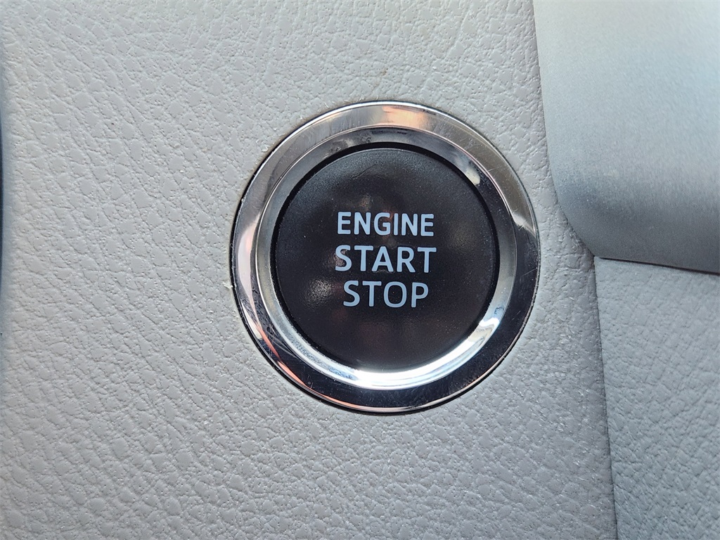 2018 Toyota Highlander XLE White at Gullo Toyota