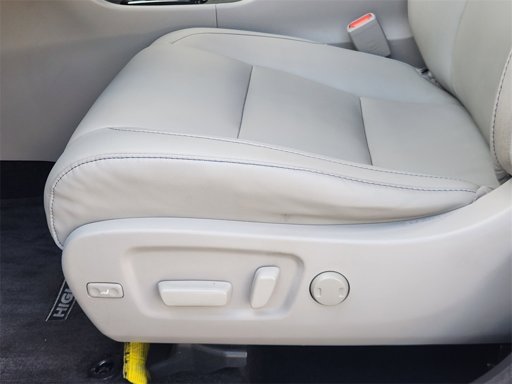 2018 Toyota Highlander XLE White at Gullo Toyota