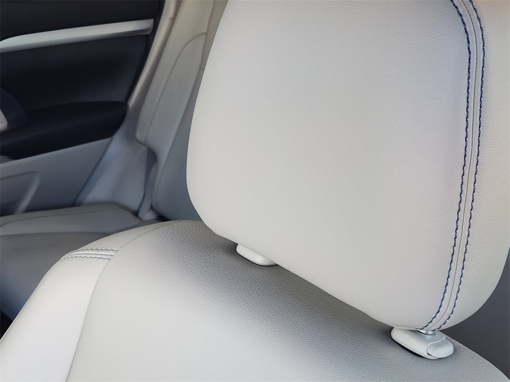 2018 Toyota Highlander XLE White at Gullo Toyota