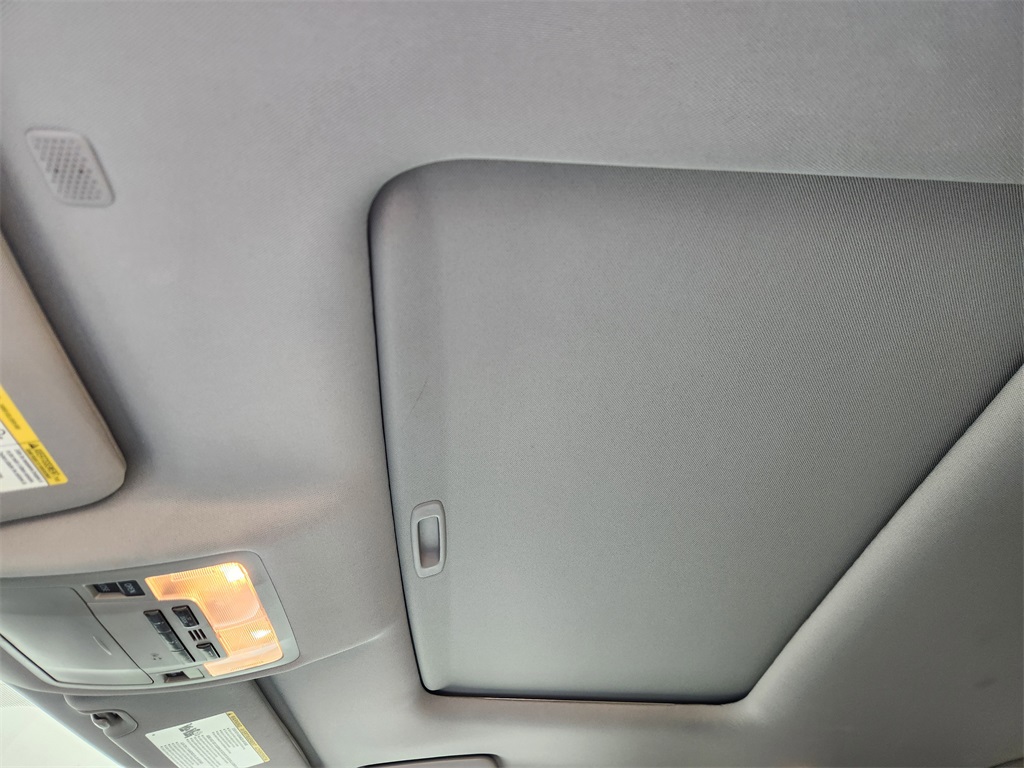 2018 Toyota Highlander XLE White at Gullo Toyota