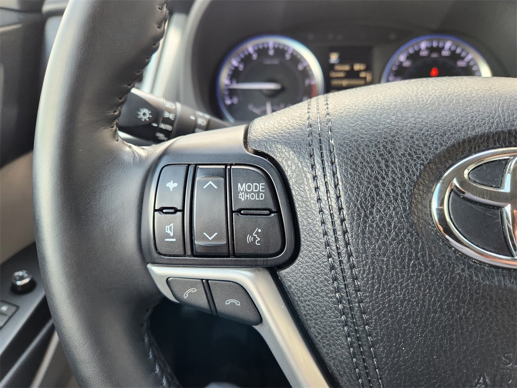 2018 Toyota Highlander XLE White at Gullo Toyota