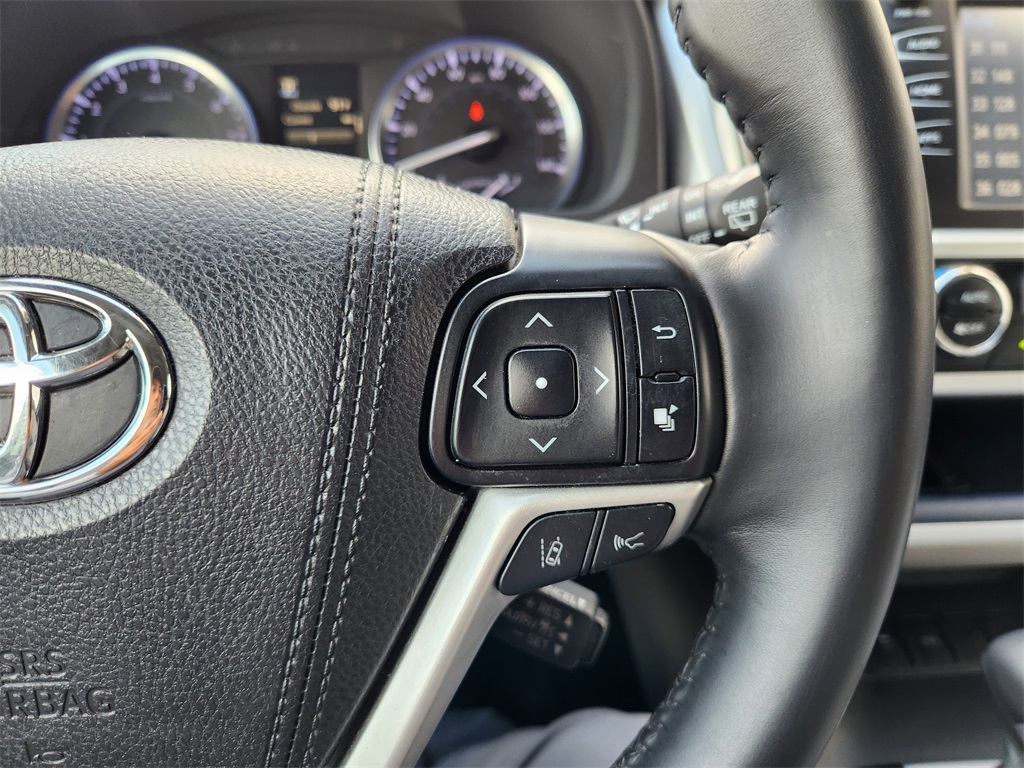 2018 Toyota Highlander XLE White at Gullo Toyota