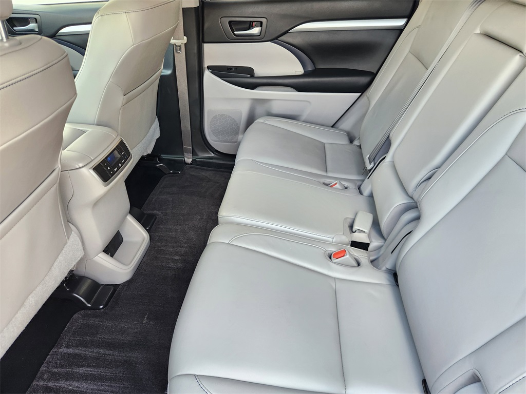 2018 Toyota Highlander XLE White at Gullo Toyota