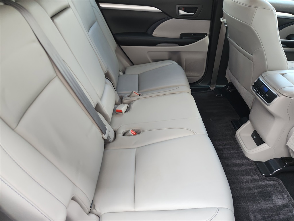 2018 Toyota Highlander XLE White at Gullo Toyota