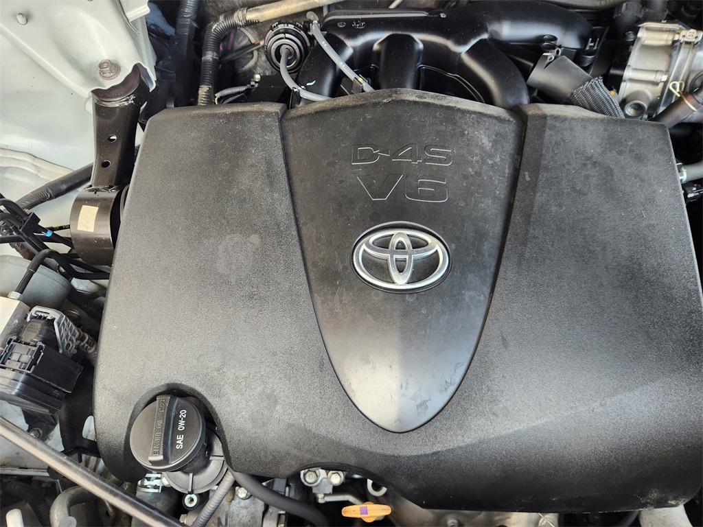 2018 Toyota Highlander XLE White at Gullo Toyota