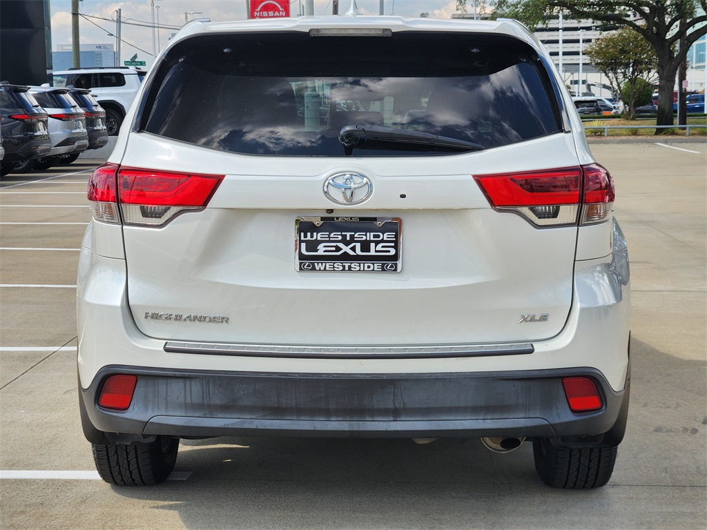 2018 Toyota Highlander XLE White at Gullo Toyota