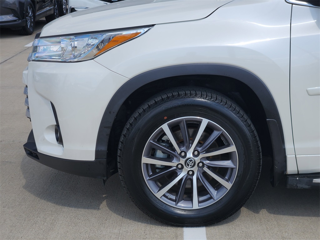 2018 Toyota Highlander XLE White at Gullo Toyota