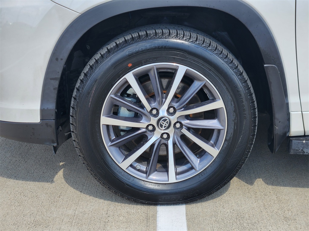 2018 Toyota Highlander XLE White at Gullo Toyota