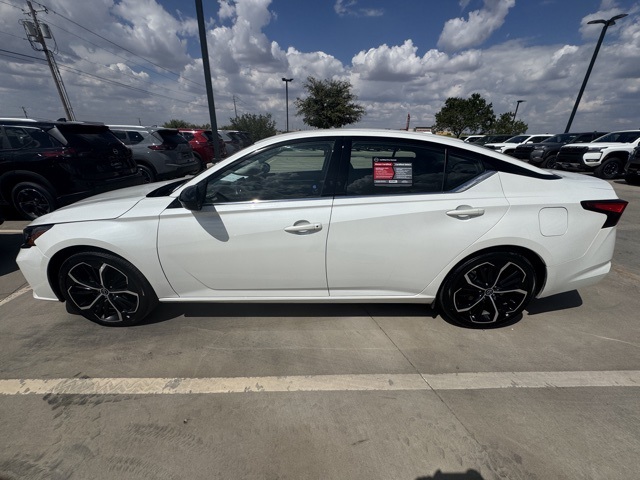 2024 Nissan Altima 2.5 SR photo 10