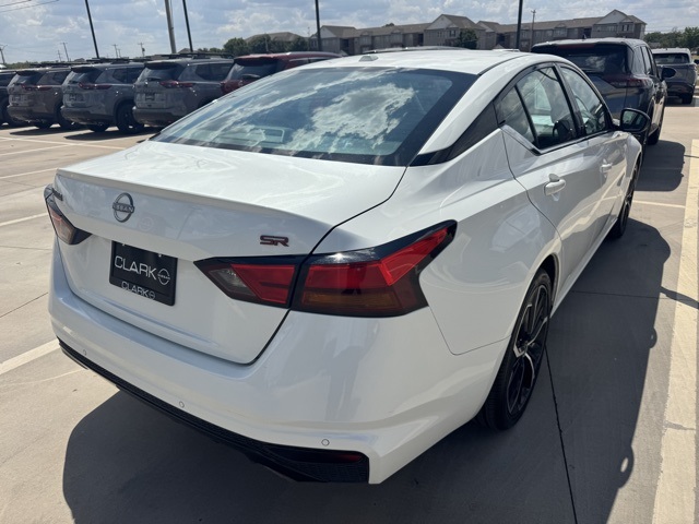 2024 Nissan Altima 2.5 SR photo 7