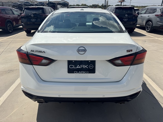 2024 Nissan Altima 2.5 SR photo 8