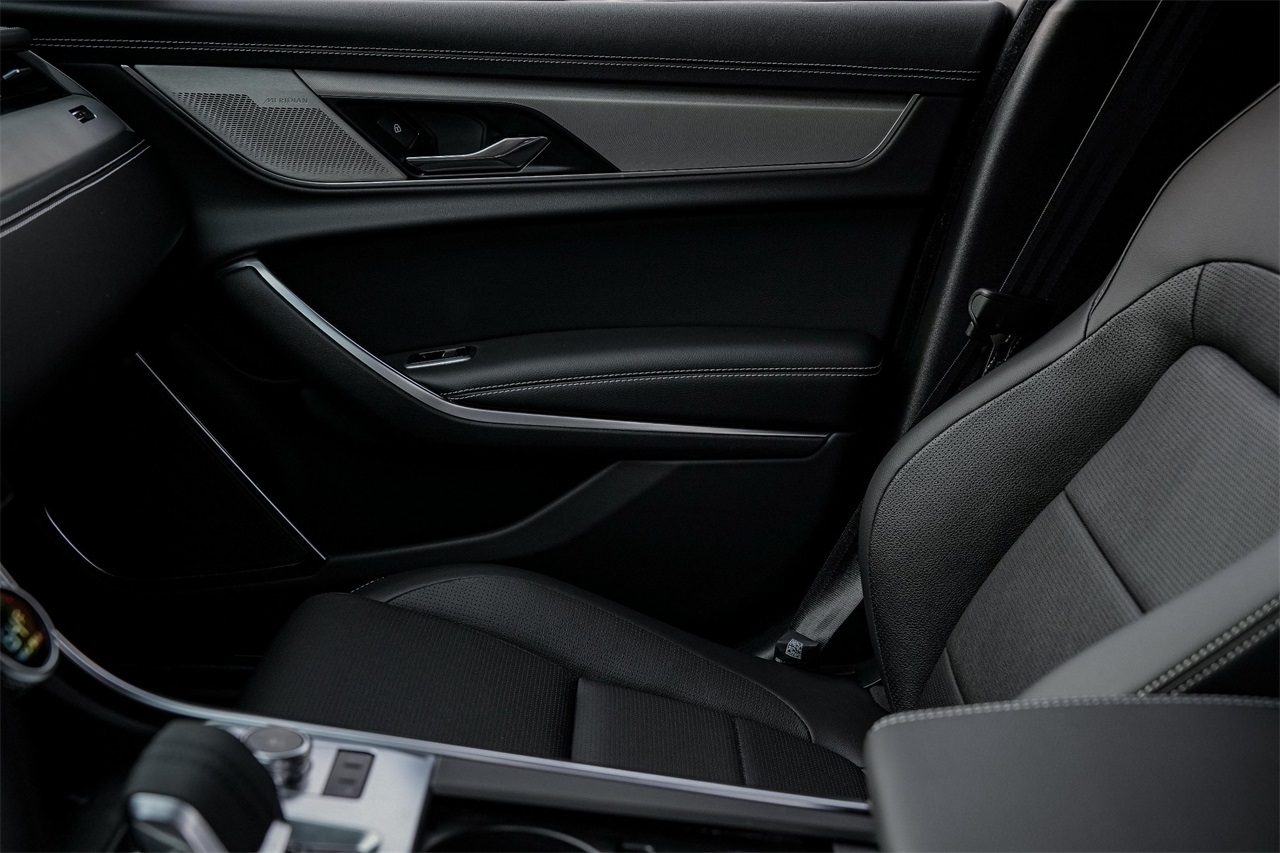 Used Car 2024 Jaguar Xf  R-dynamic Se For Sale Under $50,000 In Austin, Texas